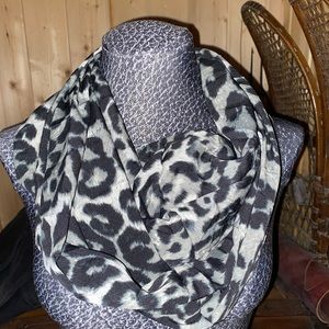 Gorgeous Leopard Print infinity Scarf
